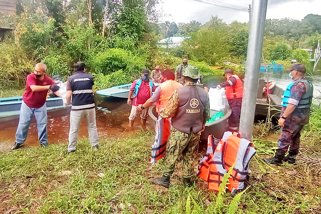 Aid provided for flood stricken Belait residents  Borneo  