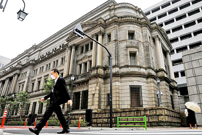 Bank Of Japan Keeps Easing Policy Despite US, Europe Rate Hikes ...