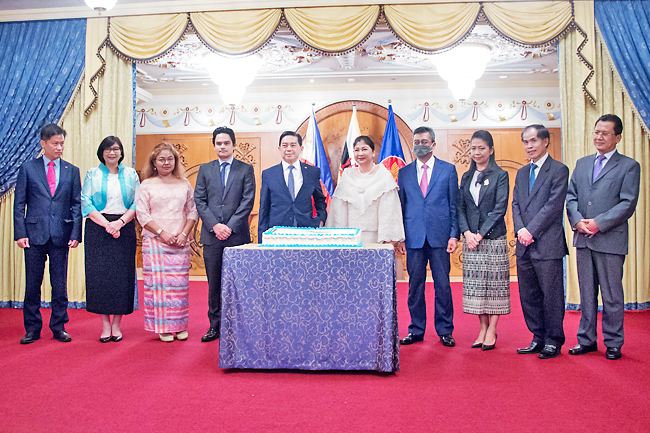 Envoy Highlights Milestones In Brunei-Philippine Relations | Borneo ...