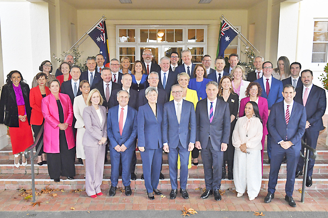 New Australian Govt Includes Record 13 Women Ministers | Borneo ...