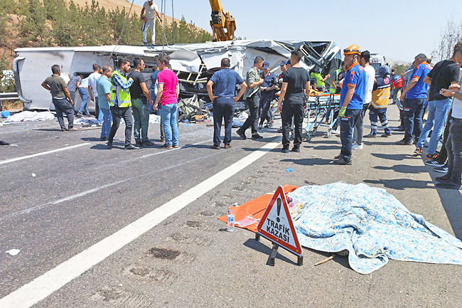 Bus Collision At Accident Site Leaves 15 Dead In Turkey | Borneo ...