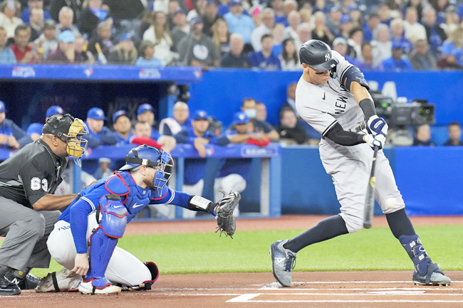 Blue Jays beat Yankees 3-2 in 10; Judge stalled at 60 homers