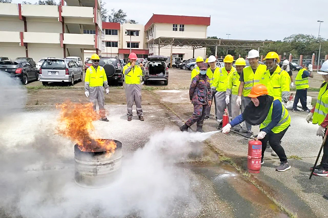 Staff Complete Fire Marshal Course | Borneo Bulletin Online