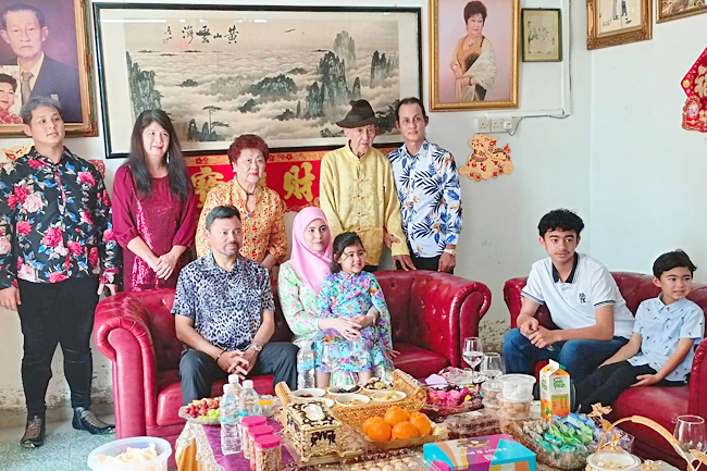 Royalty grace CNY open house | Borneo Bulletin Online