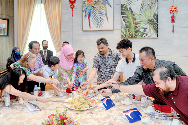 Royalty grace Chinese New Year open houses | Borneo Bulletin Online