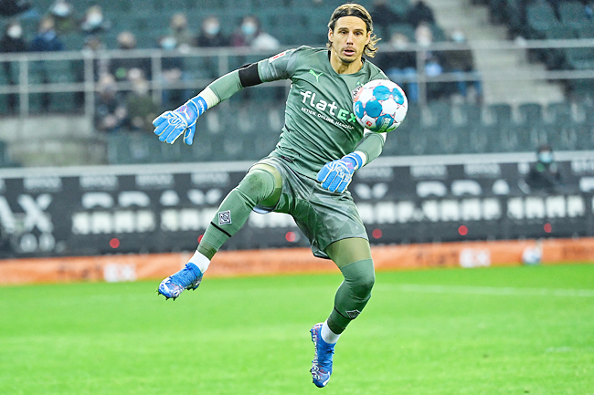 Bayern sign goalkeeper Yann Sommer from Gladbach to replace Neuer -  SportsDesk