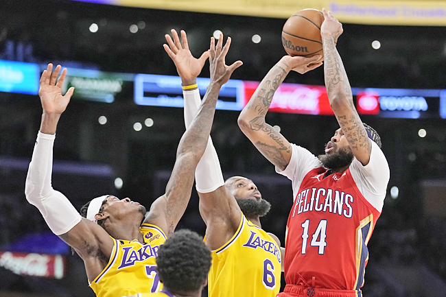 LeBron, Anthony Davis get new-look Lakers past Pelicans