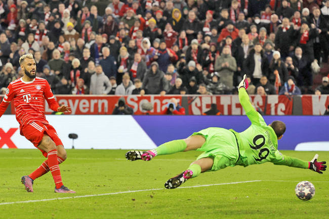 Bayern Munich's Matthijs de Ligt promised a 'truck filled with Swiss  chocolate' by Yann Sommer after heroic goal-line clearance vs PSG