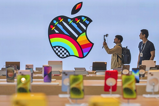 Apple Inc bets big on India as it opens first flagship store | Borneo ...