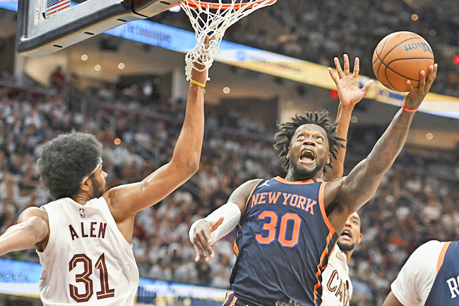 Julius Randle could fight fine for celebratory ball toss