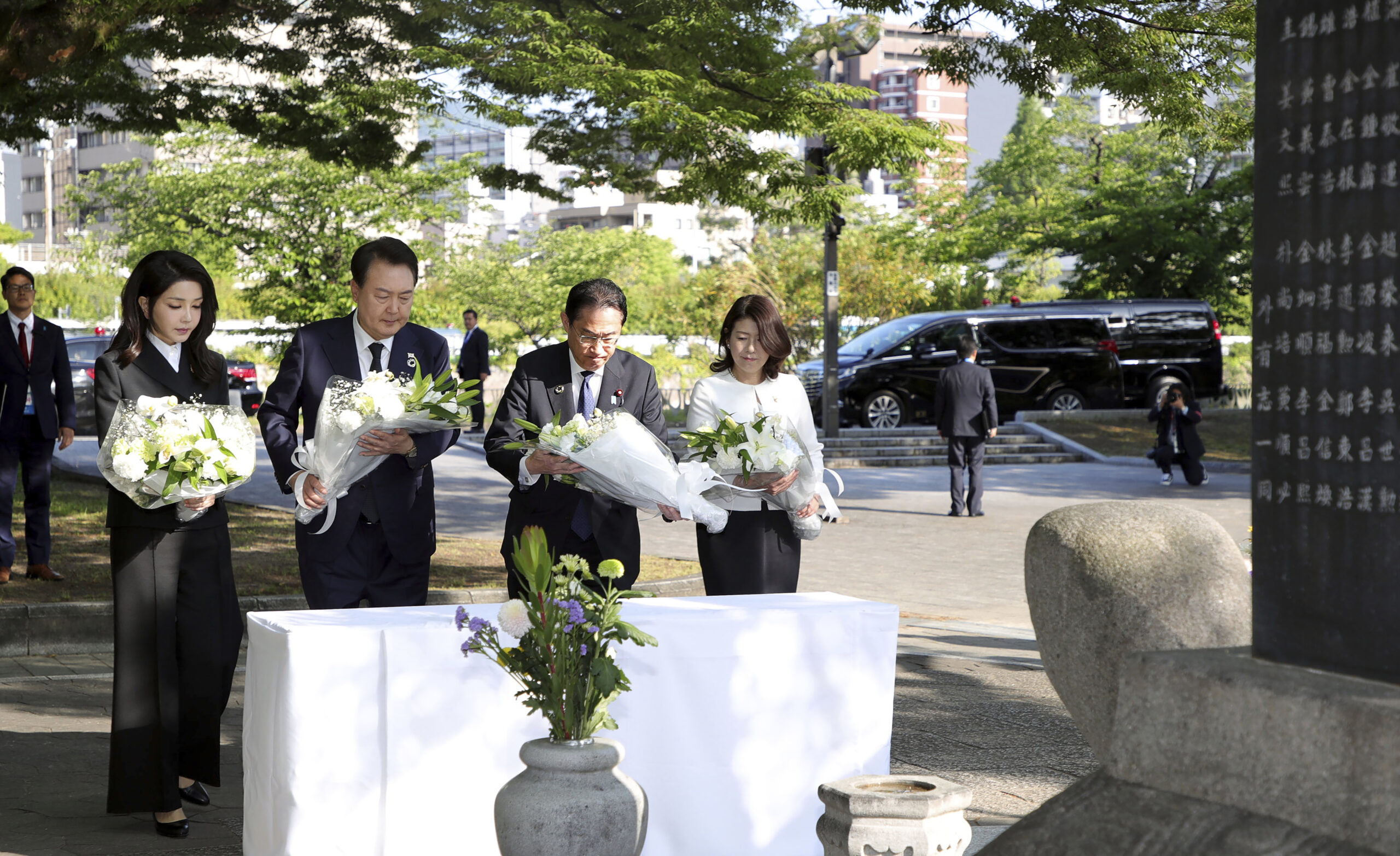 Japan, Korea leaders visit A-bomb memorial | Borneo Bulletin Online