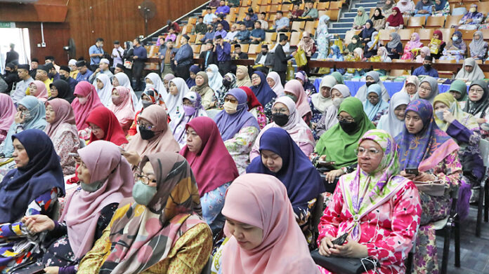 Family institution builds, nurtures future generations | Borneo ...