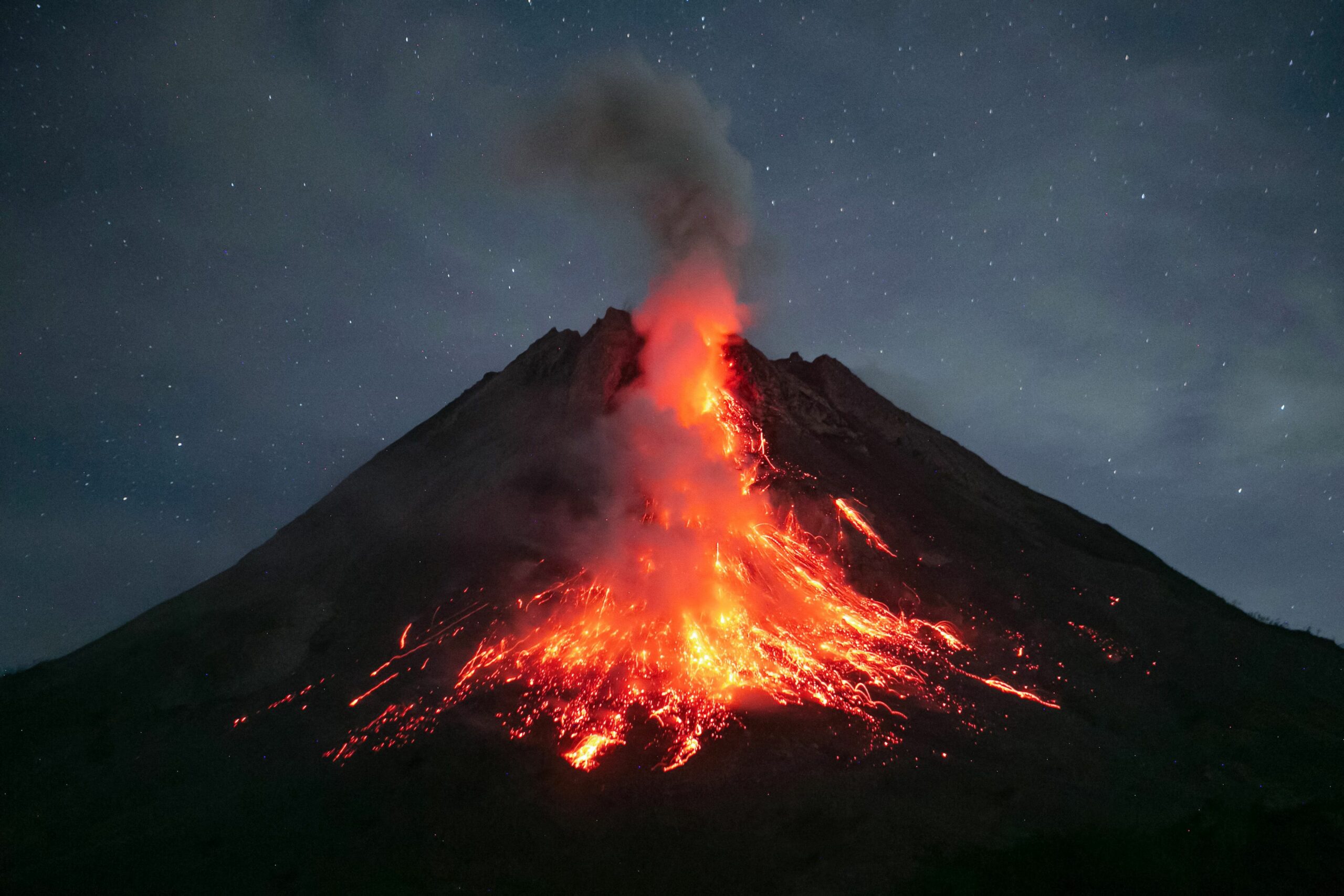 Indonesia’s Merapi volcano erupts, spewing ‘avalanche’ of lava | Borneo ...