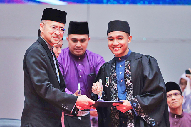 Arabic school graduates feted | Borneo Bulletin Online