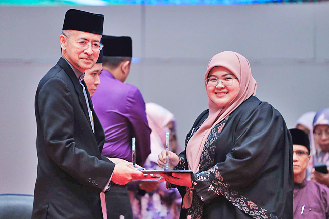 Arabic school graduates feted | Borneo Bulletin Online