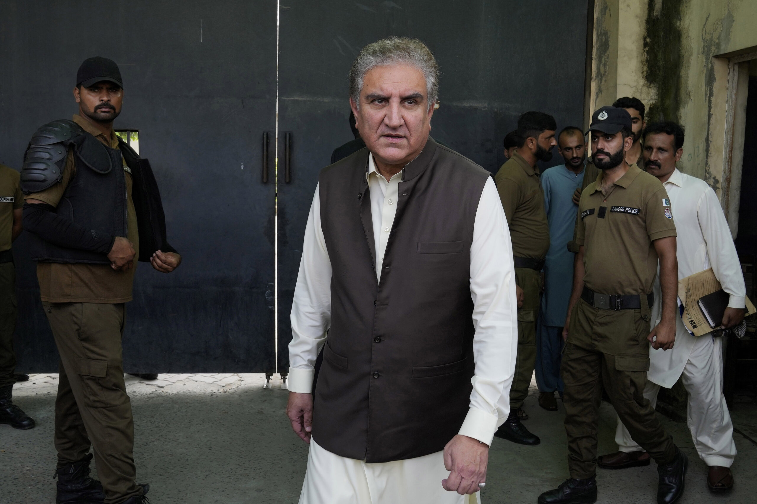 Pakistan Arrests Opposition Leader Accused Of Exposing Official Secrets ...