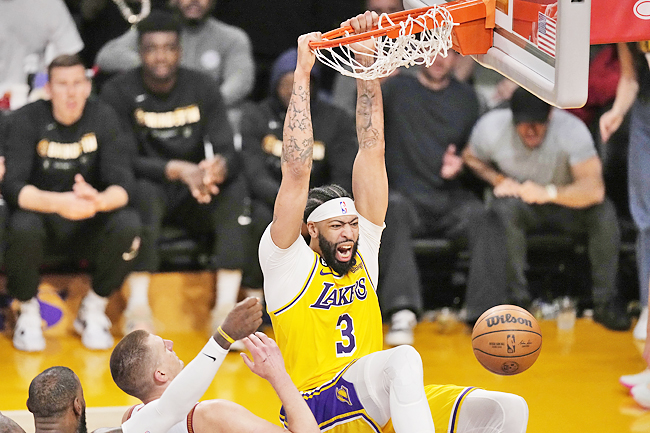 Lakers' Anthony Davis agrees to three-year extension
