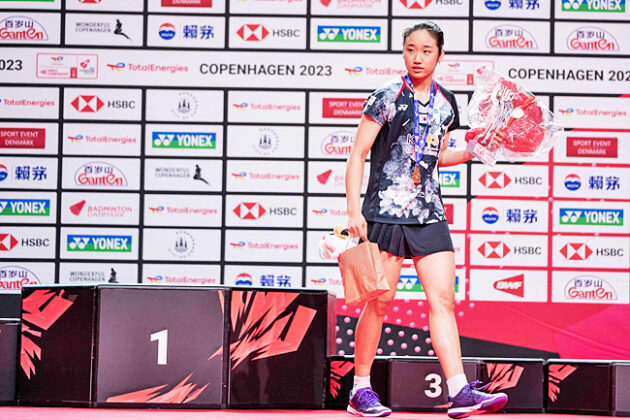 Thailand’s Kunlavut Spills Blood To Win Badminton World Crown | Borneo ...