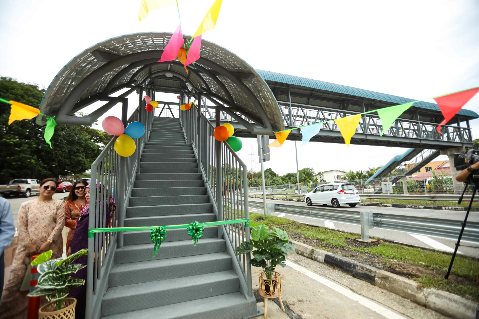 Overhead pedestrian bridge in Kampong Jangsak officially opens for ...