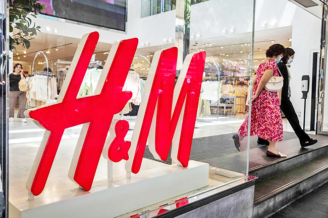 H&M Faces Challenging September Sales Due to Unseasonably Warm