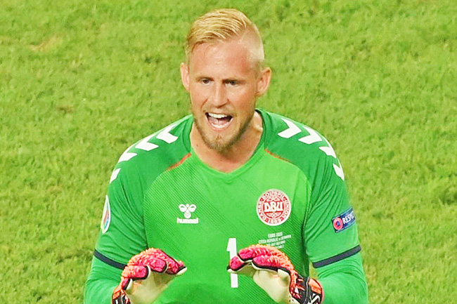 Livre no mercado, Kasper Schmeichel é oficializado no Anderlecht