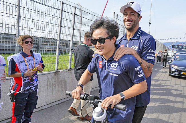 Daniel Ricciardo could miss Singapore and Japan GPs as he recovers from  broken hand