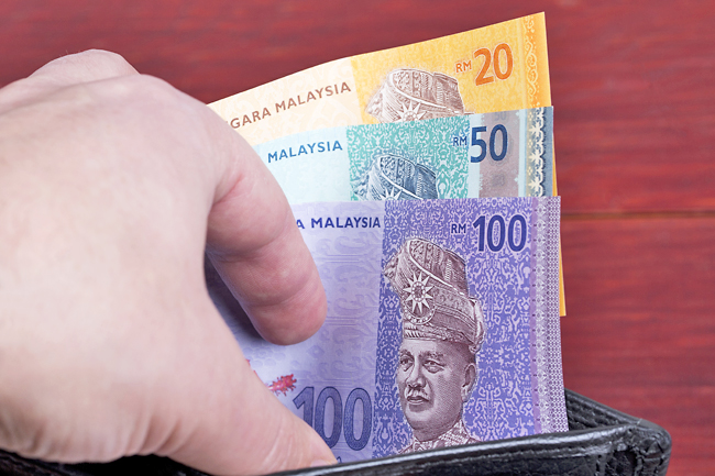 Malaysian ringgit falls to lowest level in 26 years