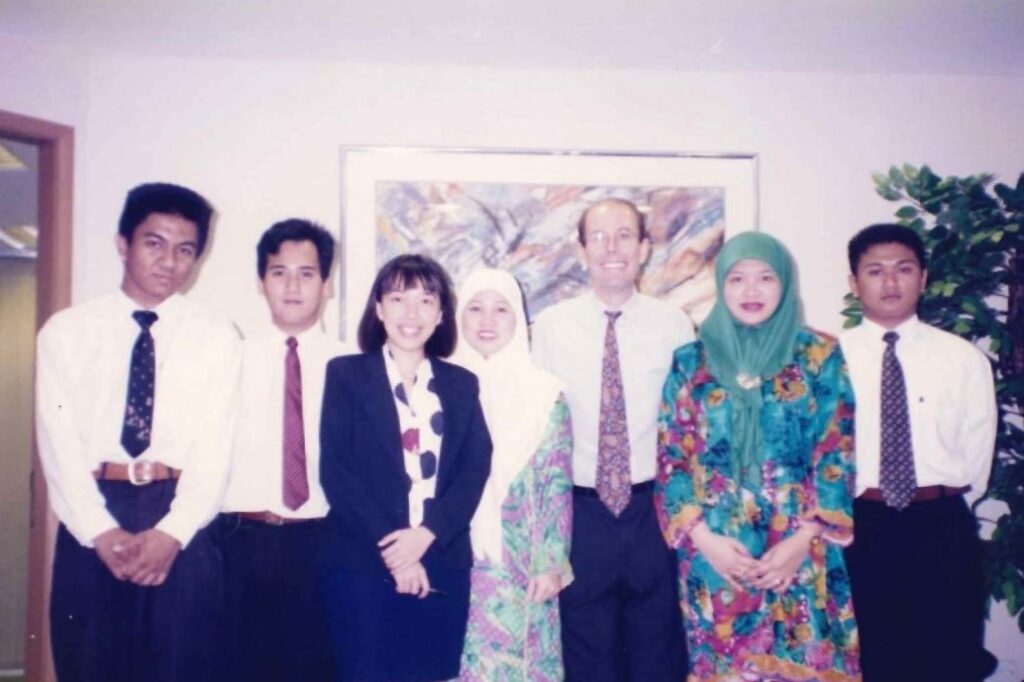 First few employees of Baiduri Bank in 1994
