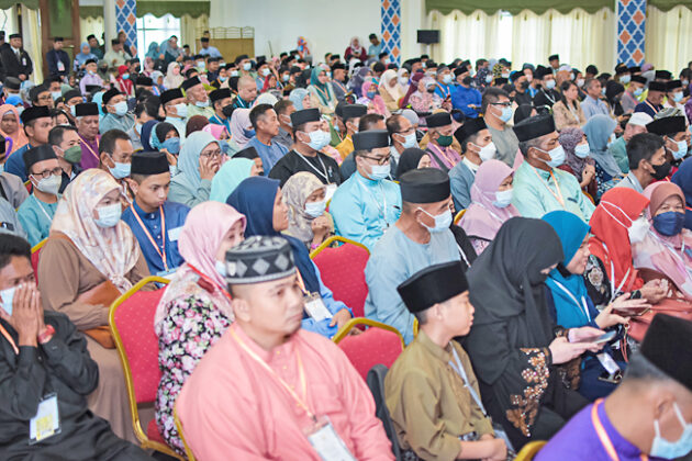 Sultan bestows Raya kurnia to over 18,000 | Borneo Bulletin Online