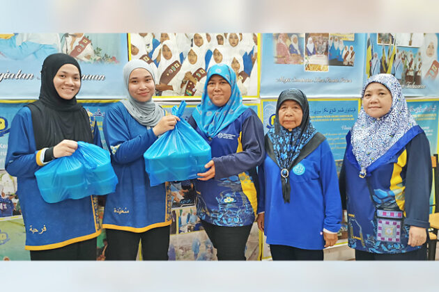 Girl Guides Distribute 400 Packs Of Bubur Kacang | Borneo Bulletin Online