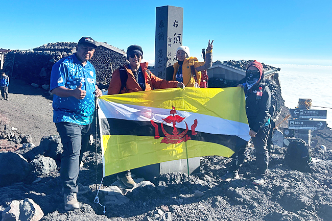 Four Bruneians conquer Mount Fuji